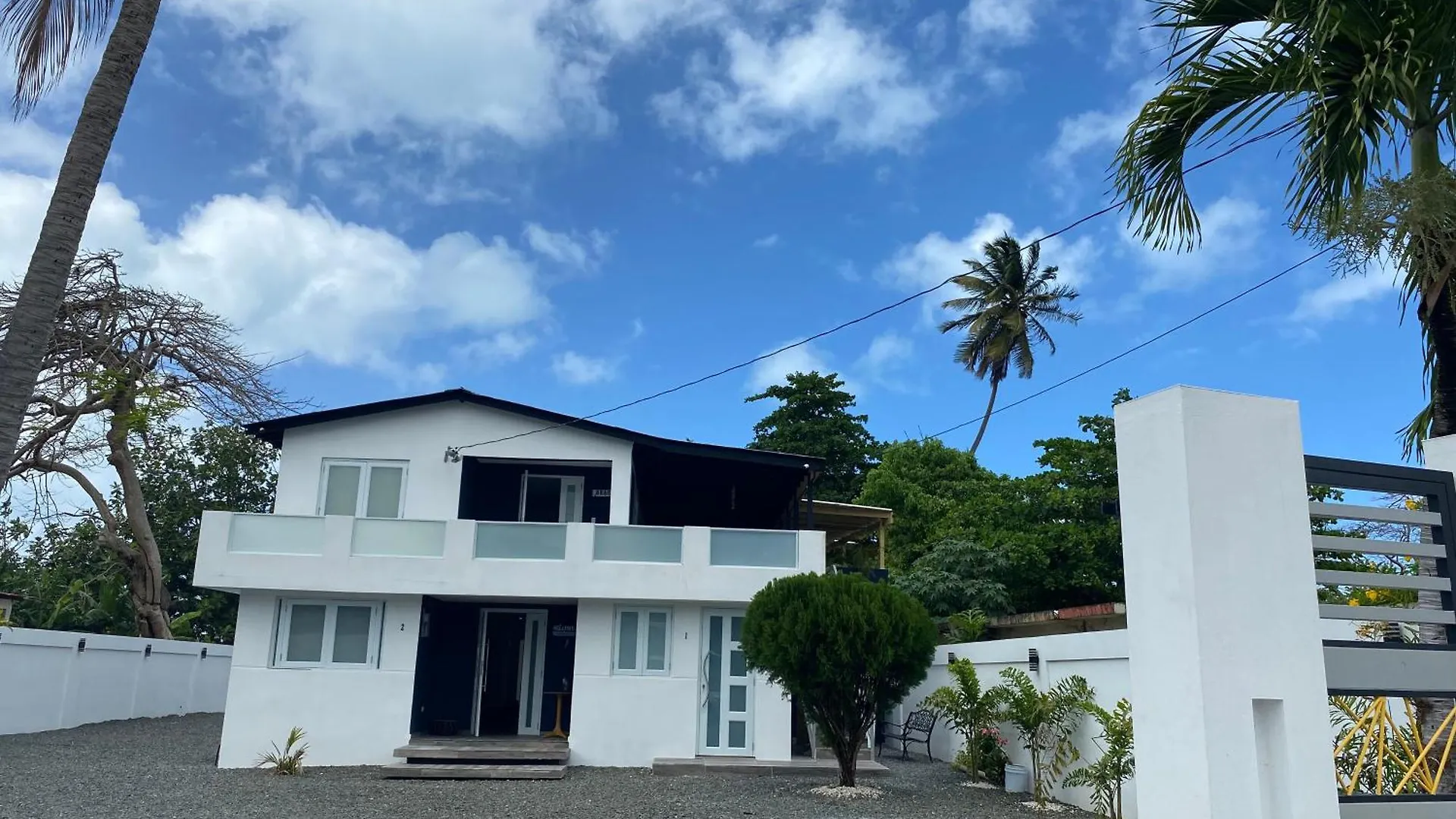 Tropical 2-Bedroom Apt Oasis: Villa Iris Escape Luquillo Appartement